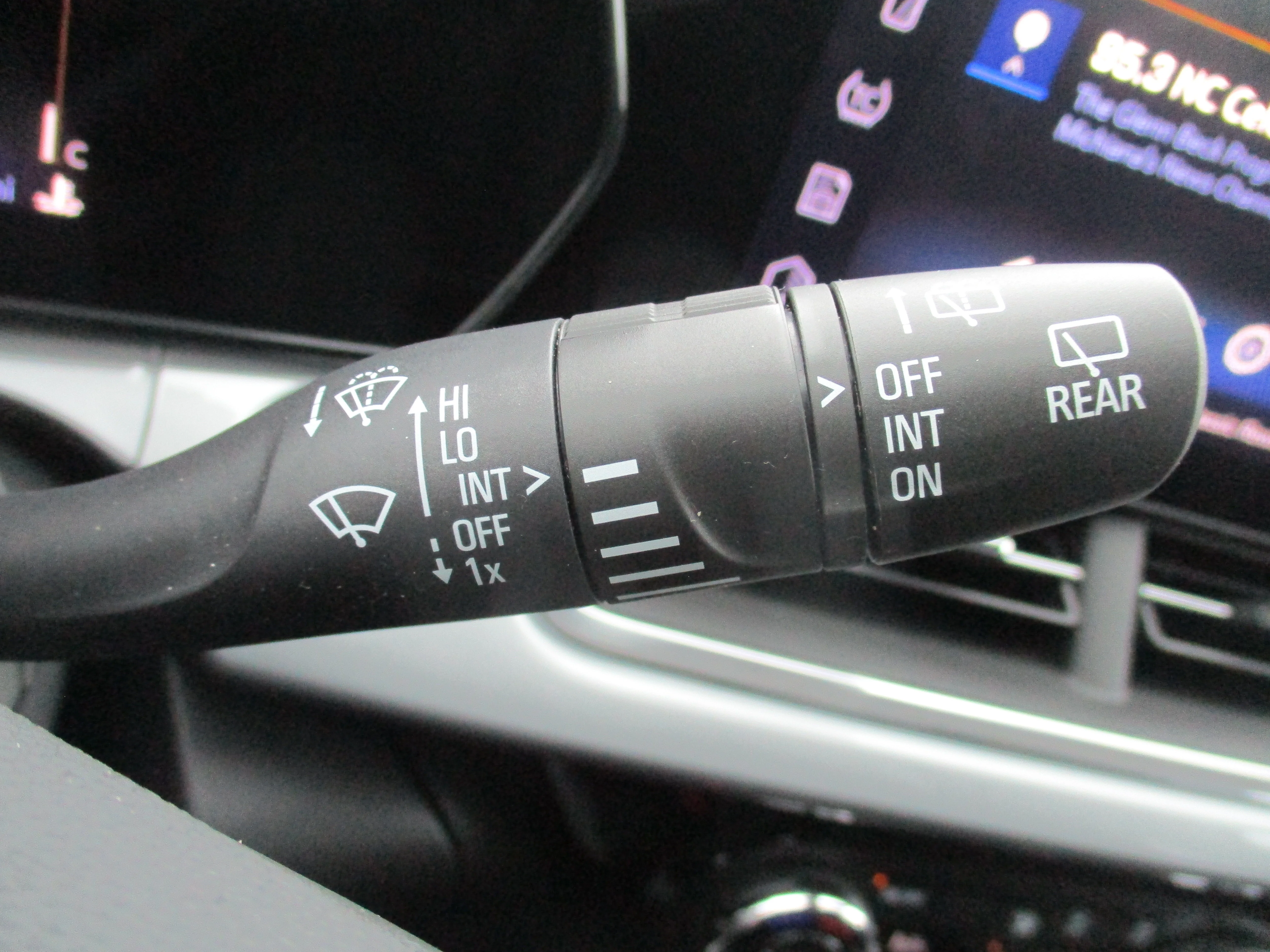 Used 2025 Sterling Gray Metallic Chevrolet LT FWD image 10