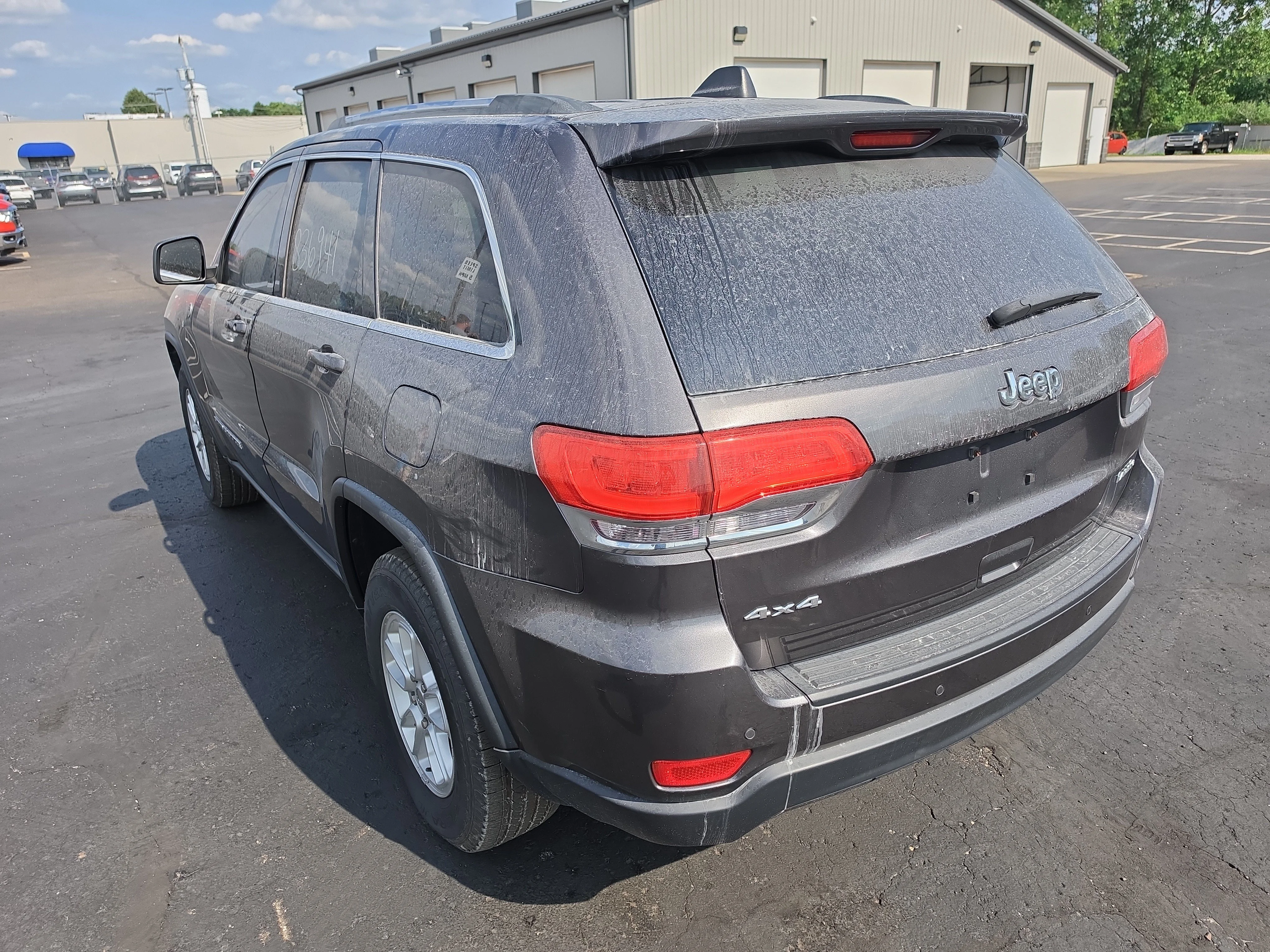 Used 2019 Granite Crystal Metallic Clearcoat Jeep Laredo E image 5