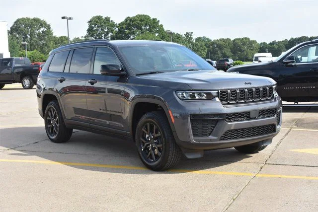 New 2026 Gray Jeep Altitude image 3