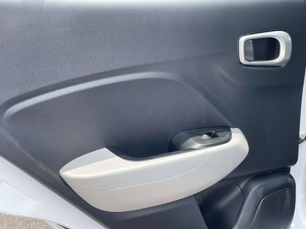 Used 2025 White Hyundai SEL image 11