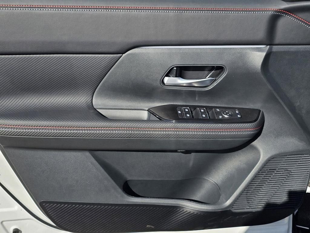 2026 Nissan KICKS SR - Photo 11