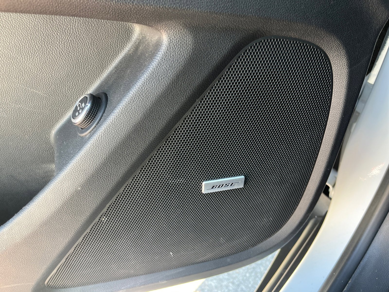 Used 2022 Summit White Chevrolet RS image 22
