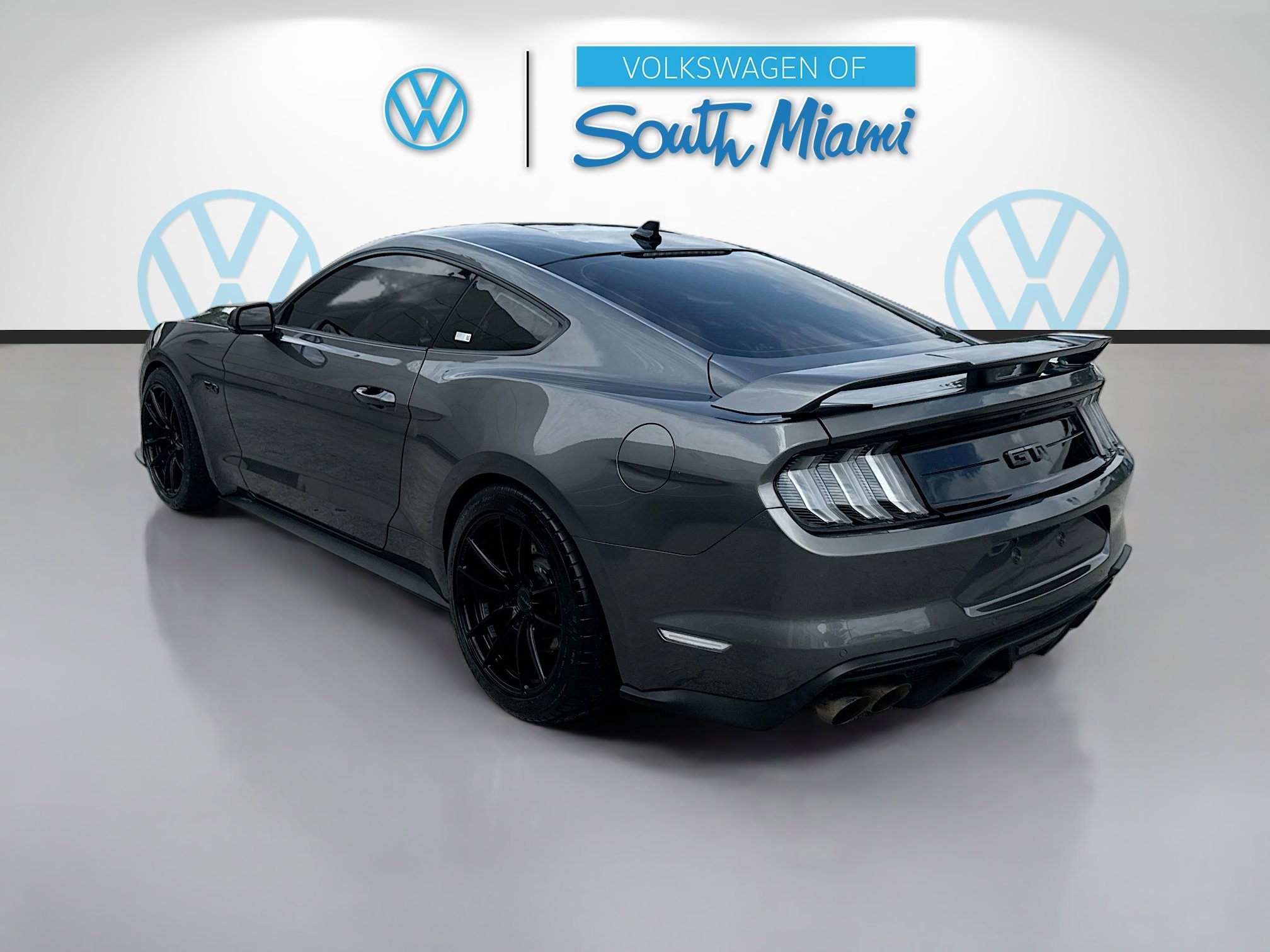 Used 2023 Gray Metallic Ford GT Premium image 5