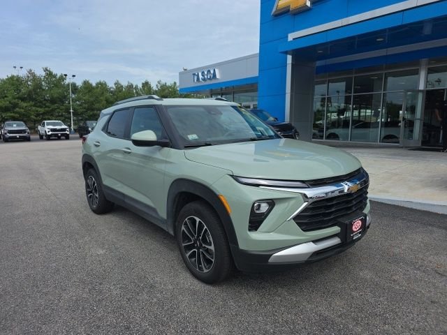 Used 2026 Green Chevrolet LT image 1