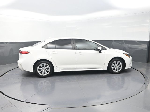 Used 2021 White Toyota LE image 9