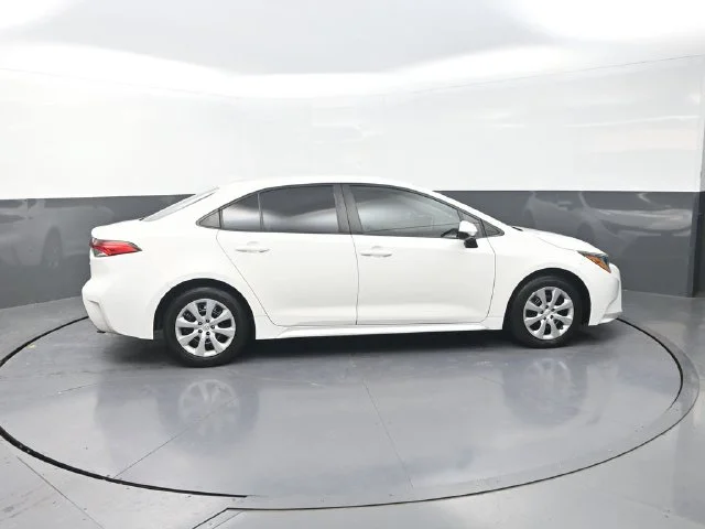 Used 2021 White Toyota LE image 9