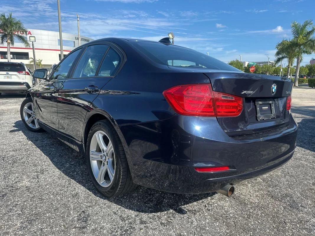 Used 2014  BMW xDrive image 4