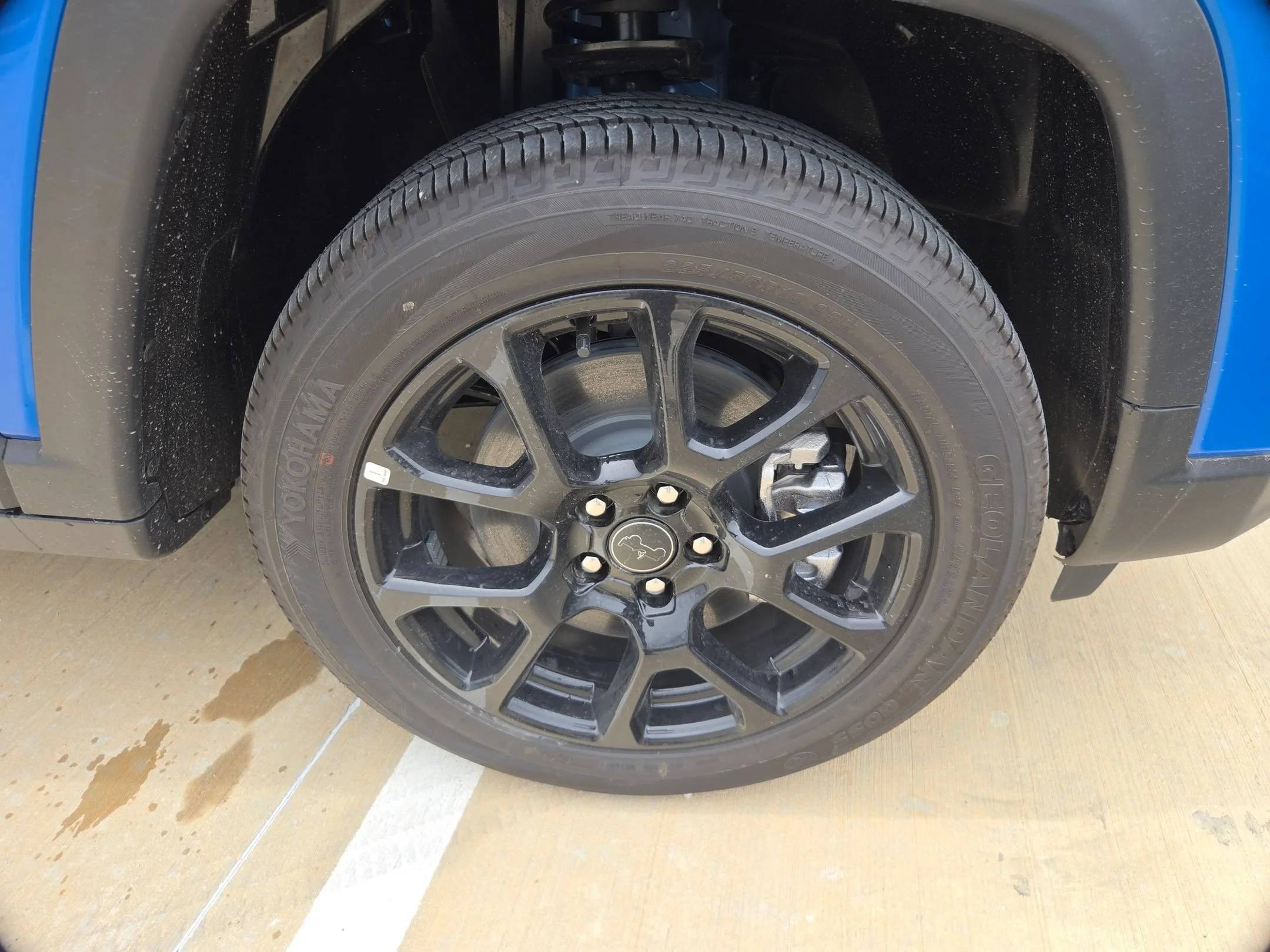 New 2026 Hydro Blue Pearlcoat Jeep Latitude image 28