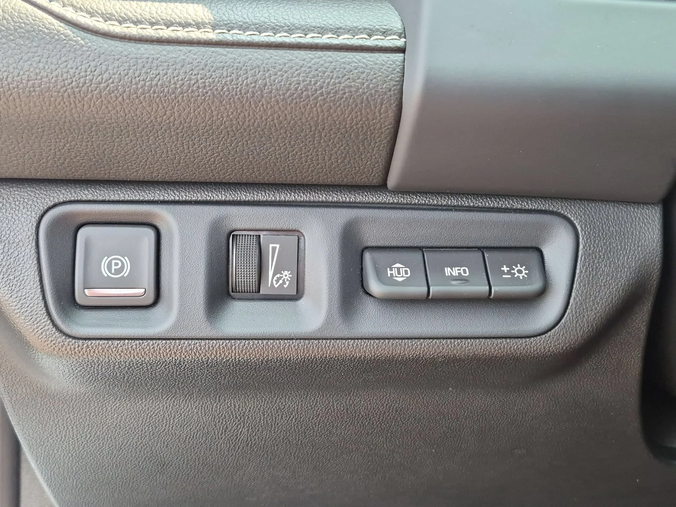 Used 2023 Summit White GMC SLT image 16