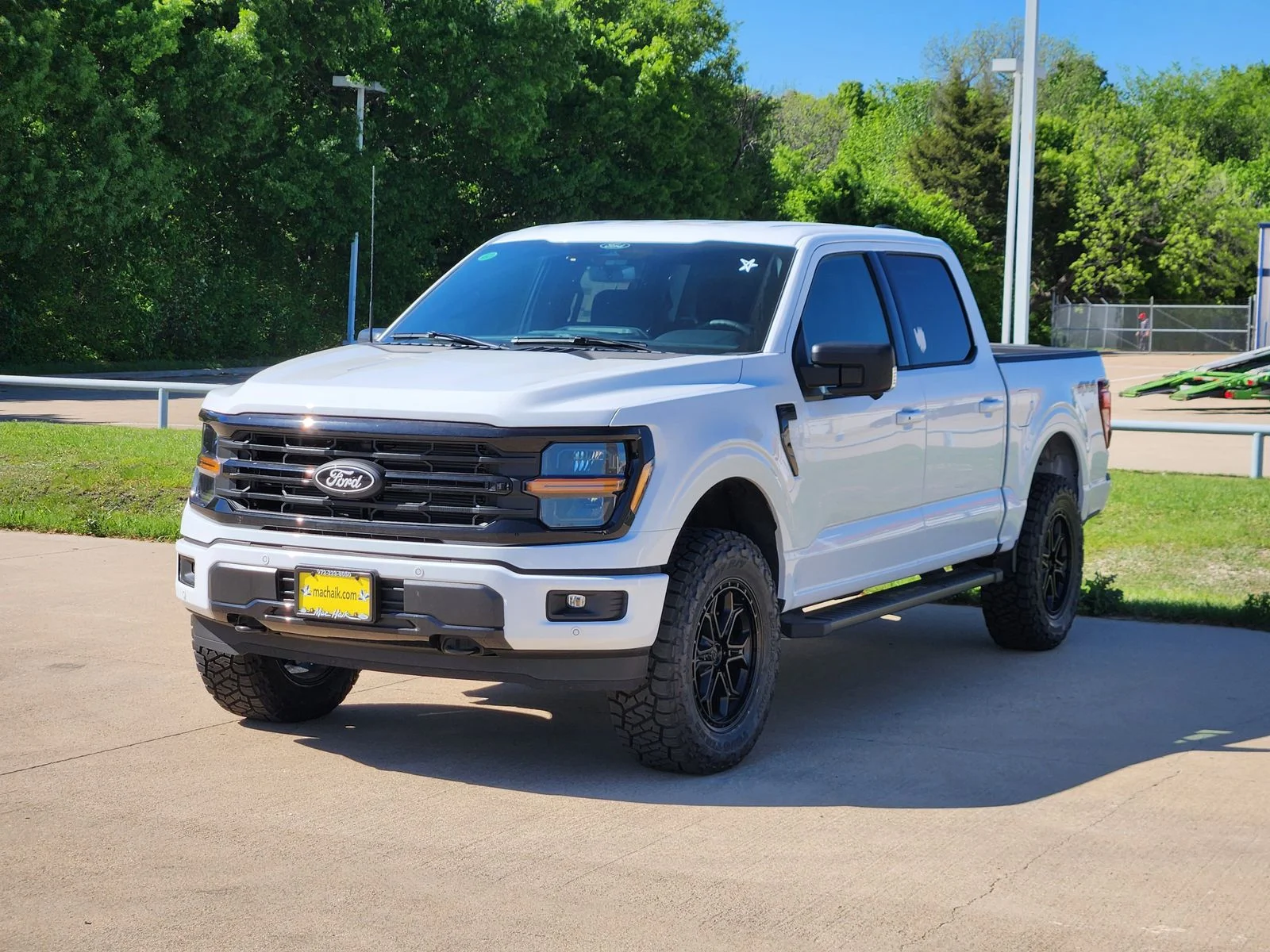 New 2026 Oxford White Ford XLT image 2