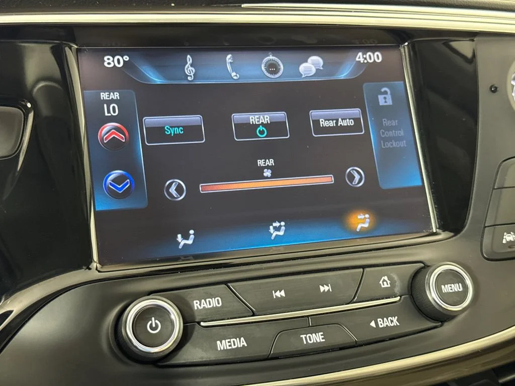 Used 2020 SUMMIT WHITE Buick Premium image 25