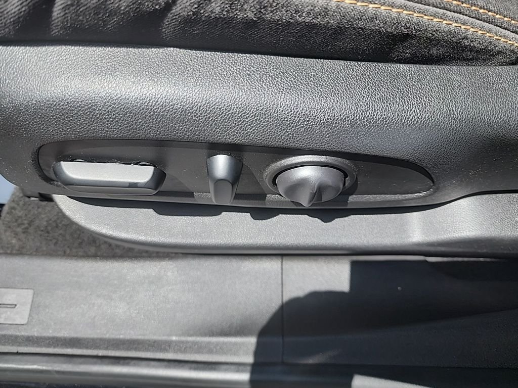 Used 2020 Black GMC SLE image 12