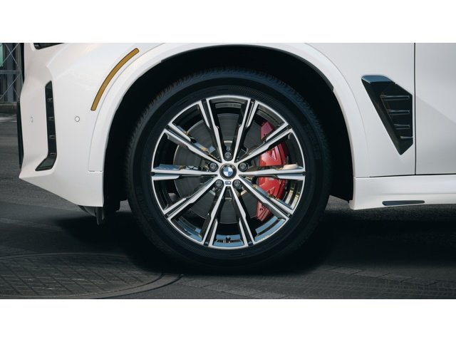 New 2026 Mineral White Metallic BMW xDrive40i image 7