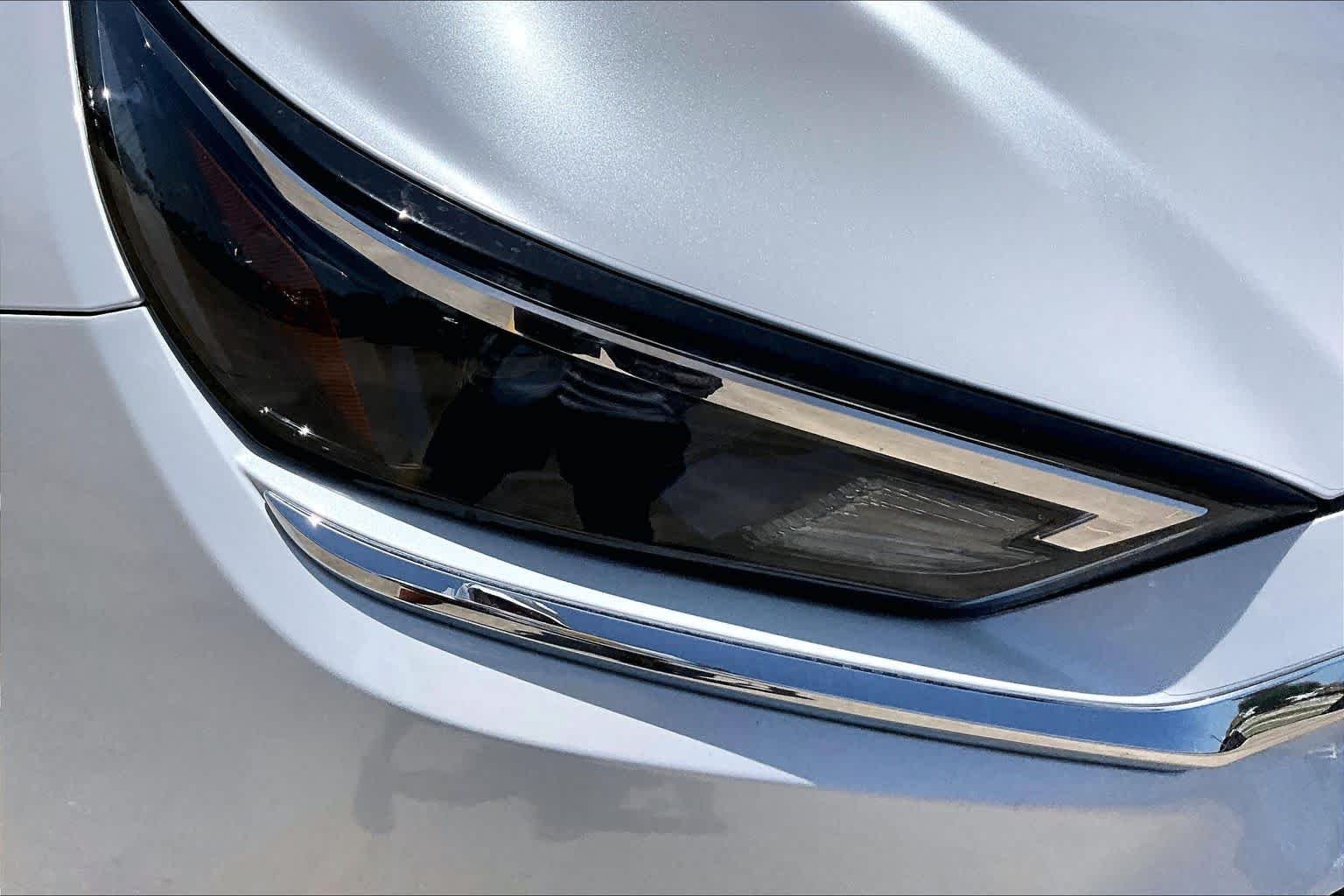 Used 2024 Wind Chill Pearl Toyota Hybrid XLE image 28