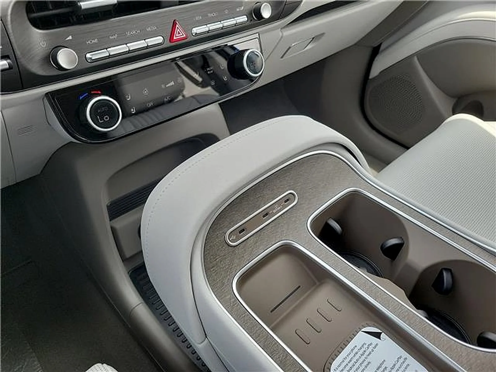 New 2026 White Hyundai SEL Premium image 18