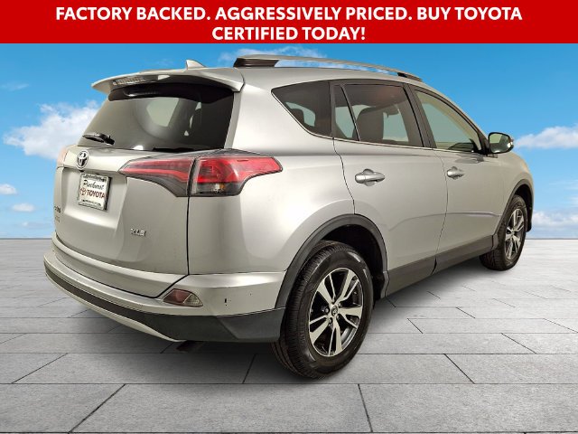 Used 2018 Silver Toyota XLE image 8