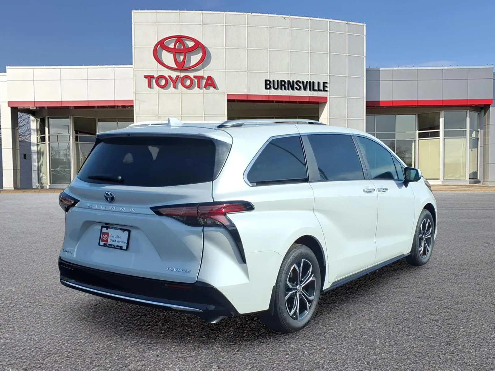 Certified Pre-Owned 2025 Toyota Sienna Platinum 4D Passenger Van
