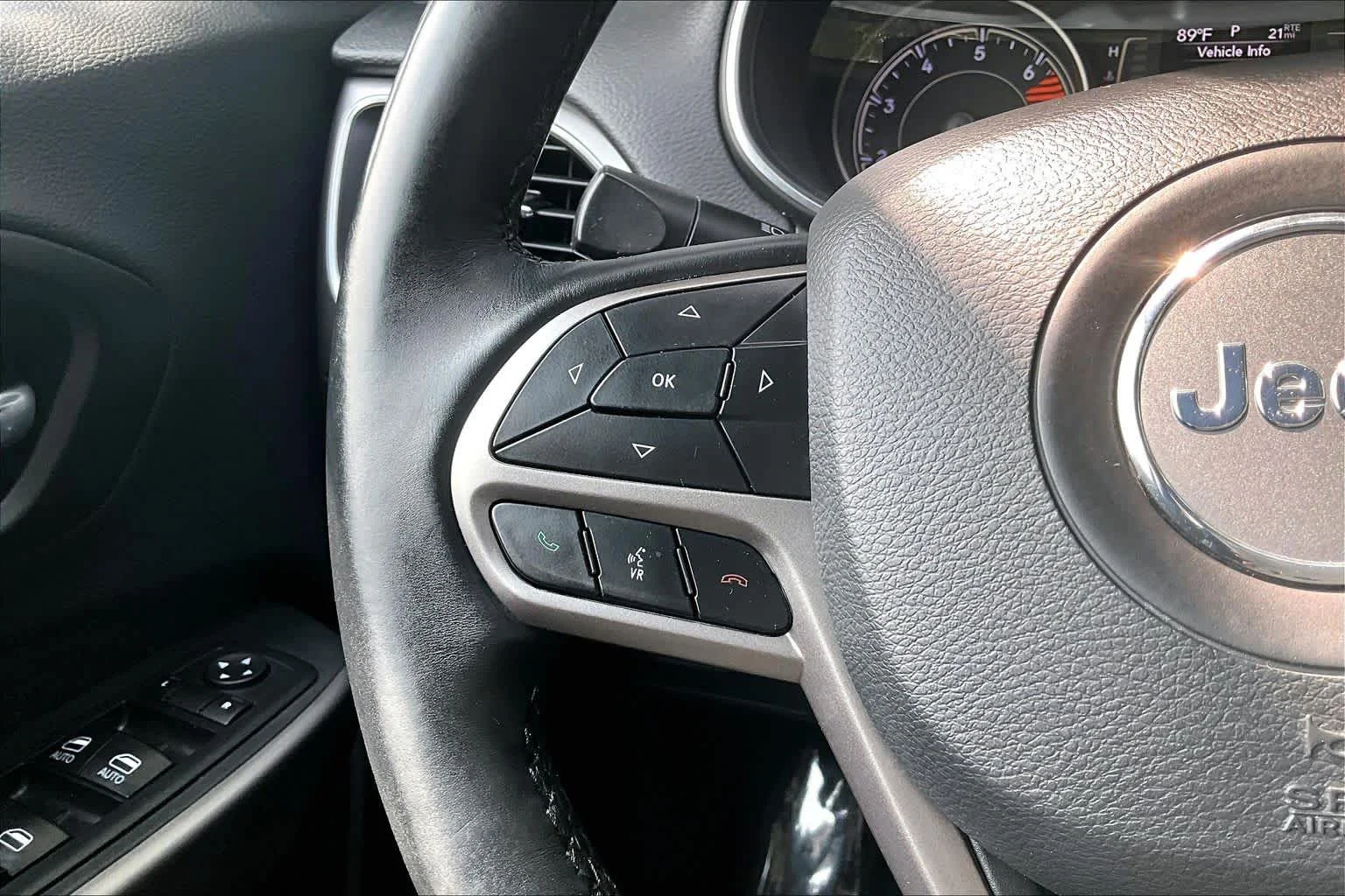 Used 2019 Sting-Gray Clearcoat Jeep Latitude Plus image 21