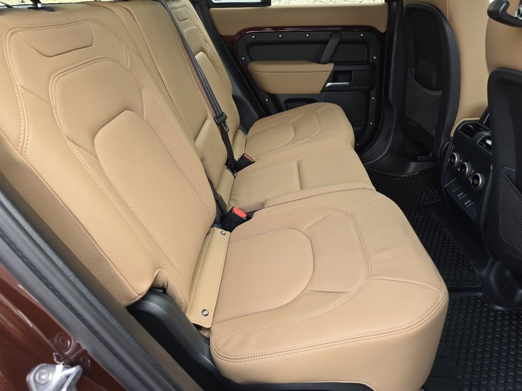 New 2026 Sedona Red Land Rover X-Dynamic se image 33