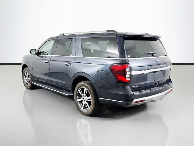Used 2022  Ford Limited image 5