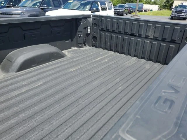 Used 2025 White GMC AT4 image 10