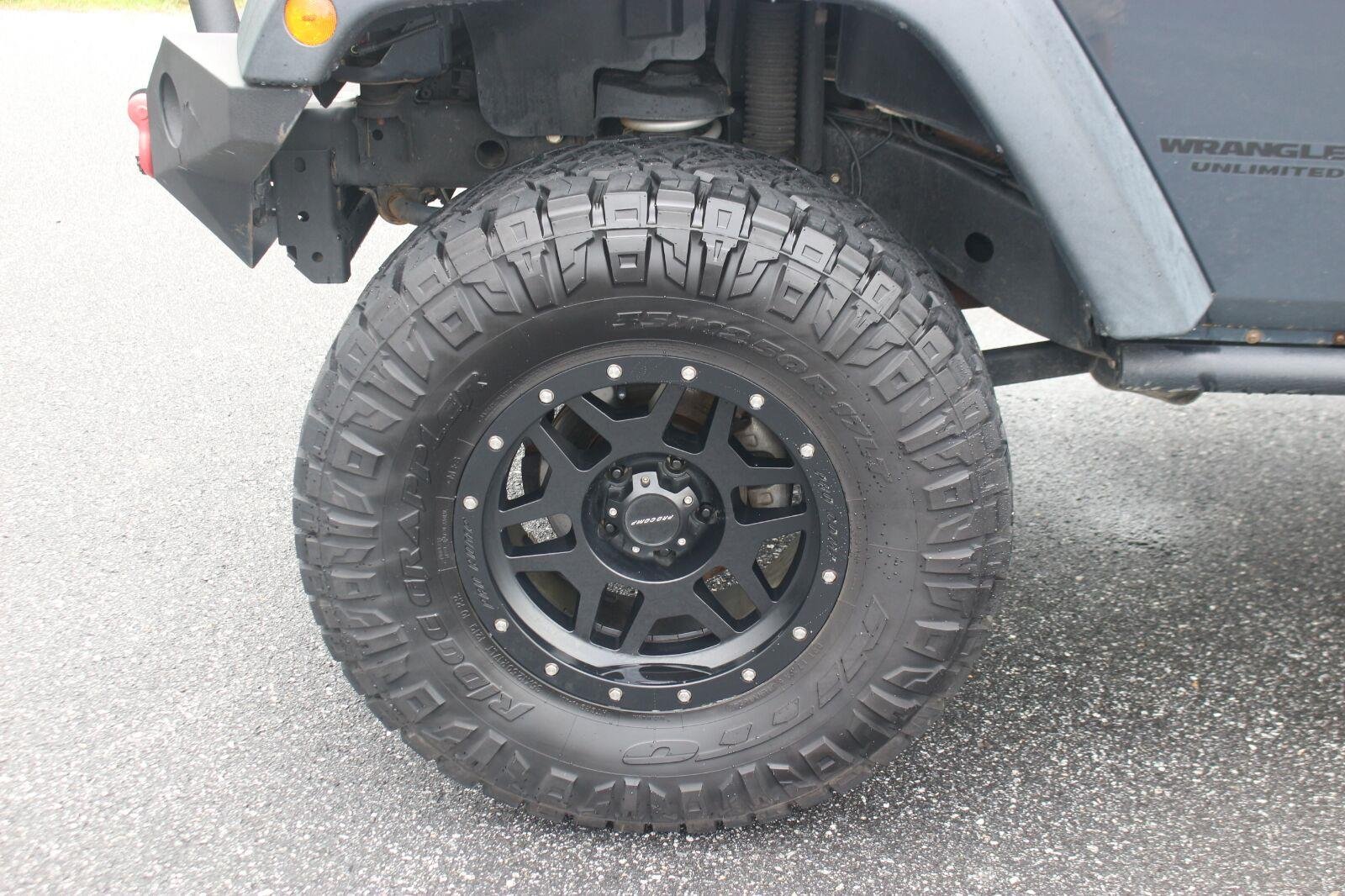Used 2016 Black Jeep Rubicon image 38