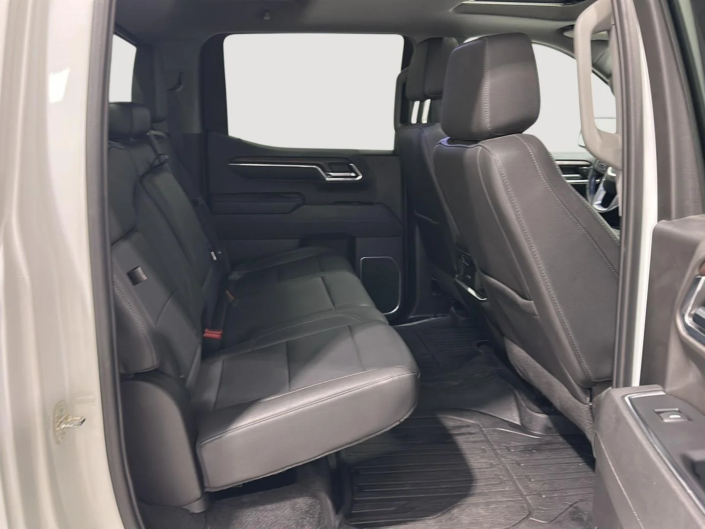 Used 2024 Summit White GMC SLT image 27