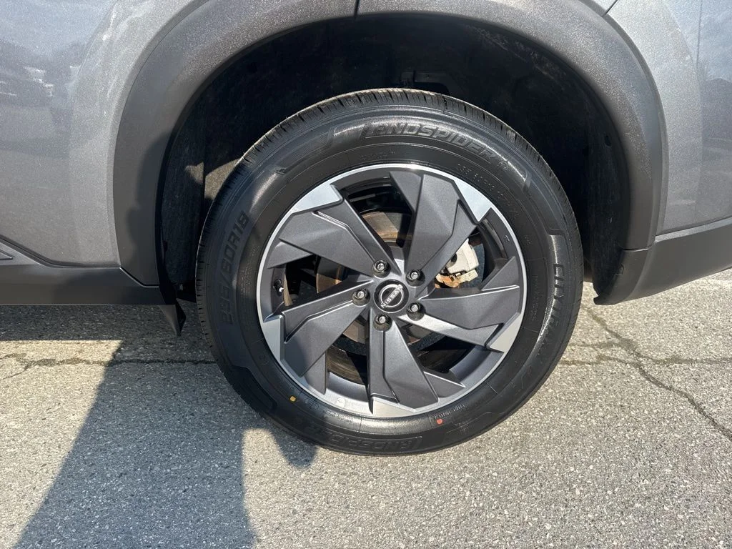 Used 2025 Gray Nissan SV image 28