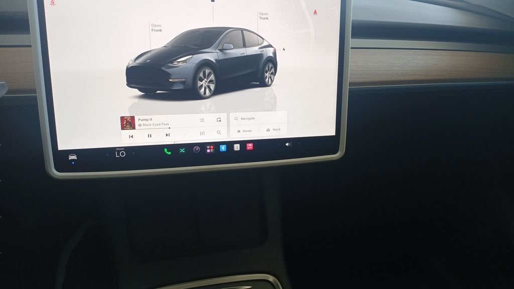 Used 2024  Tesla Standard Range image 12