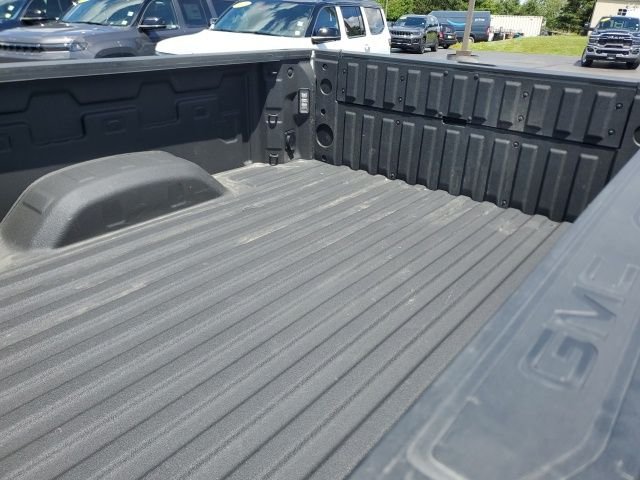 Used 2025 White GMC AT4 image 10