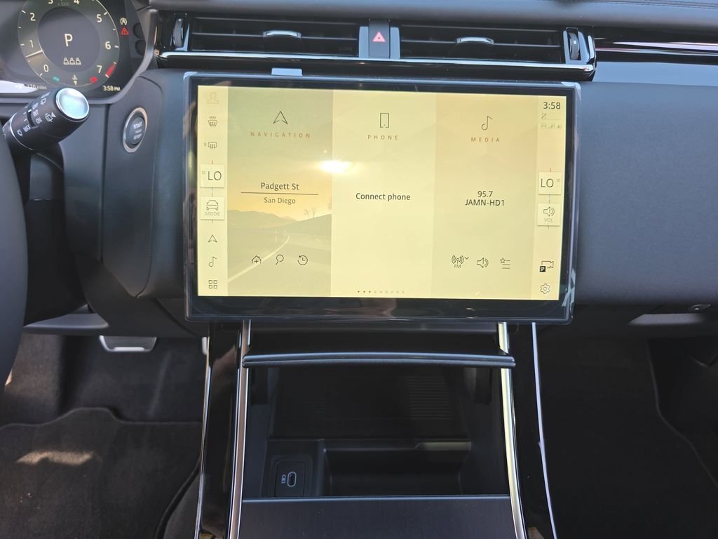 New 2026 Fuji White Land Rover Dynamic SE image 20