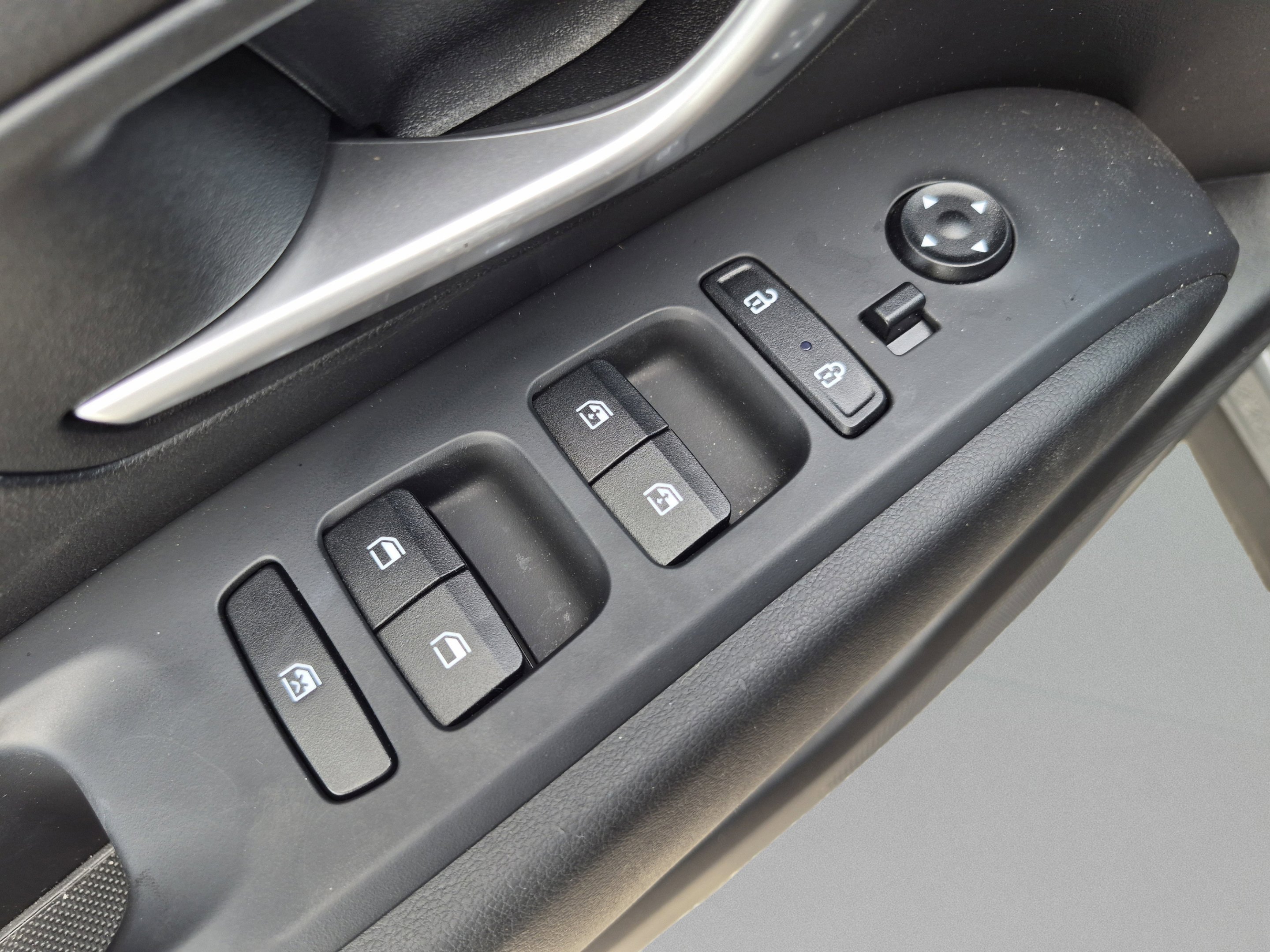 Used 2023 Hampton Gray Hyundai SEL image 11