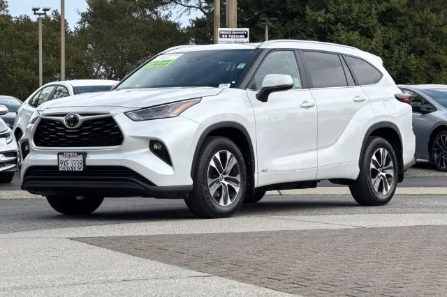 Certified Used 2026 Beige Toyota XLE image 31
