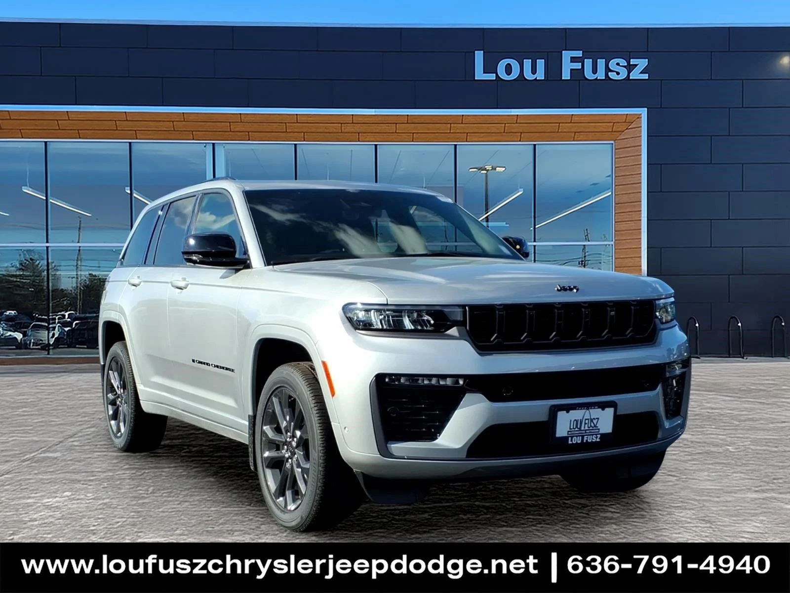 New 2026 Silver Zynith Exterior Paint Jeep Limited Reserve image 1