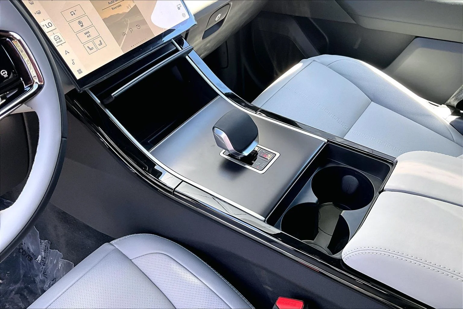 New 2026 Fuji White Land Rover Dynamic SE image 8