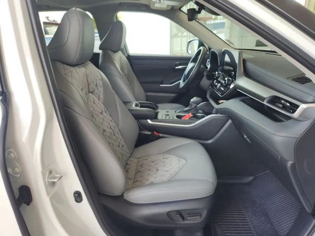 Used 2023 Beige Toyota Bronze Edition image 31