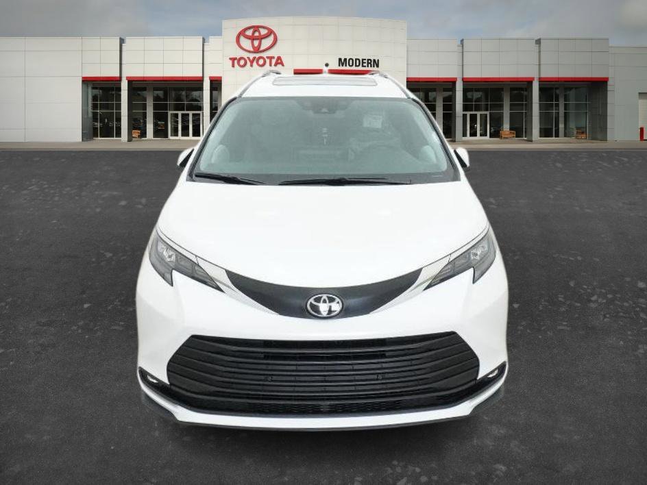 New 2026 Wind Chill Pearl Toyota XLE image 7