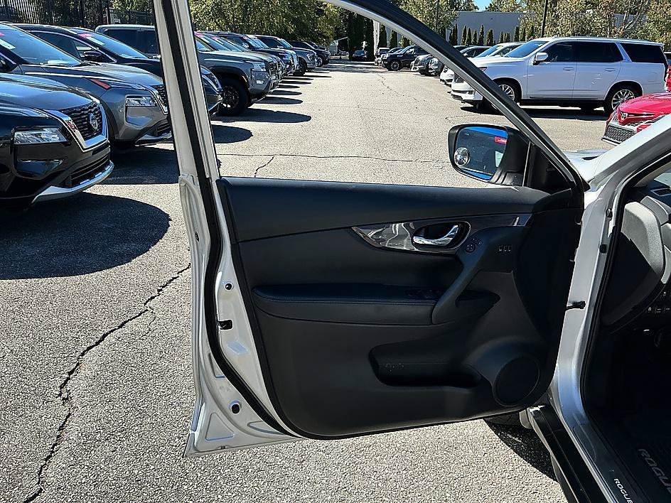 Used 2019 Brilliant Silver Metallic Nissan SV image 11