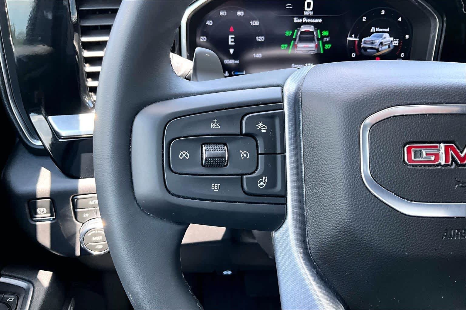 Used 2026 Summit White GMC Elevation image 22