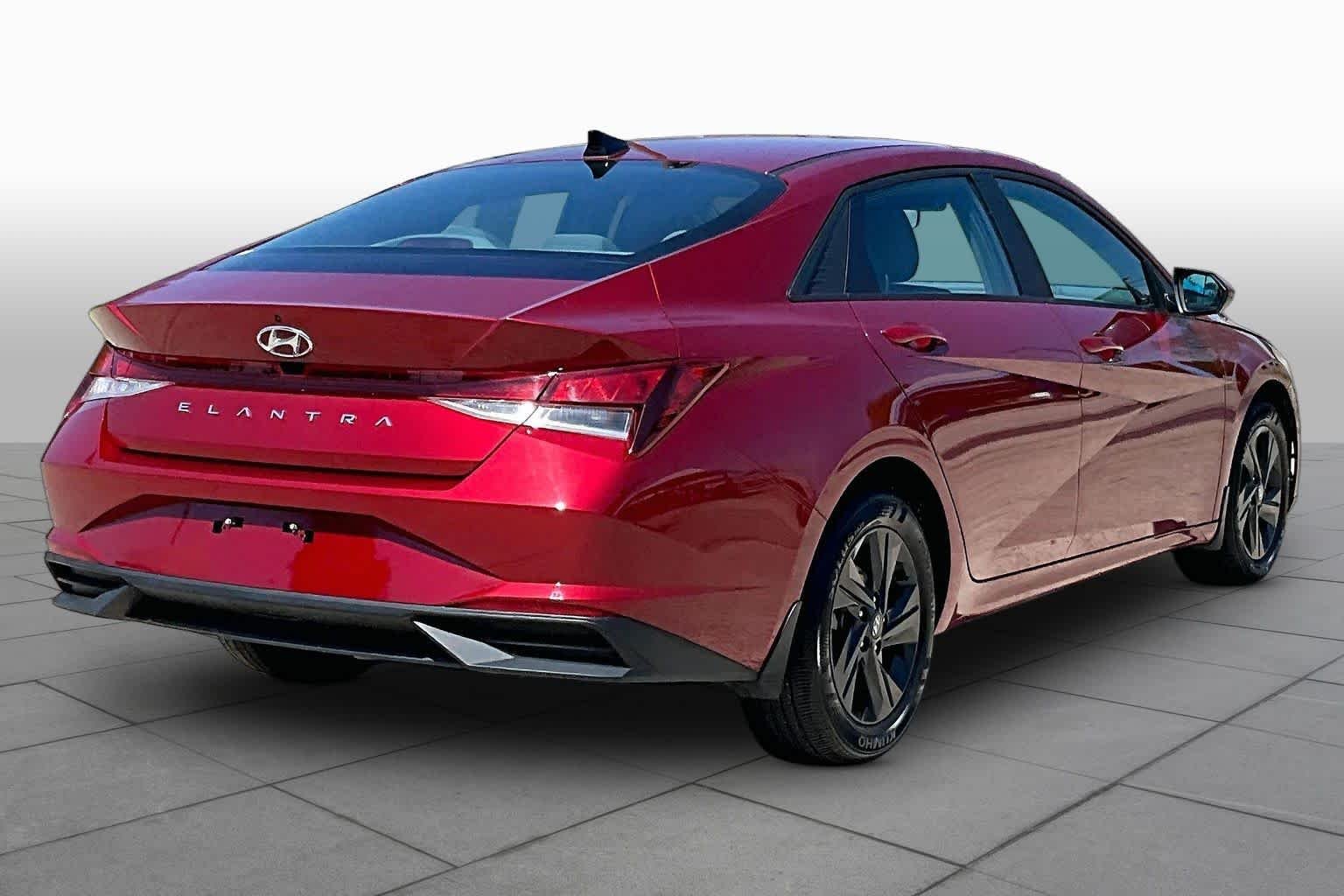 Used 2023 Ultimate Red Hyundai SEL image 12