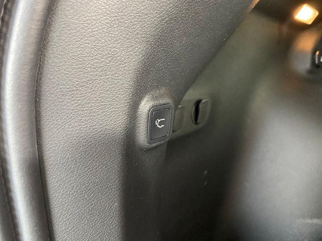 Used 2019 Bright White Clearcoat Jeep Limited image 13