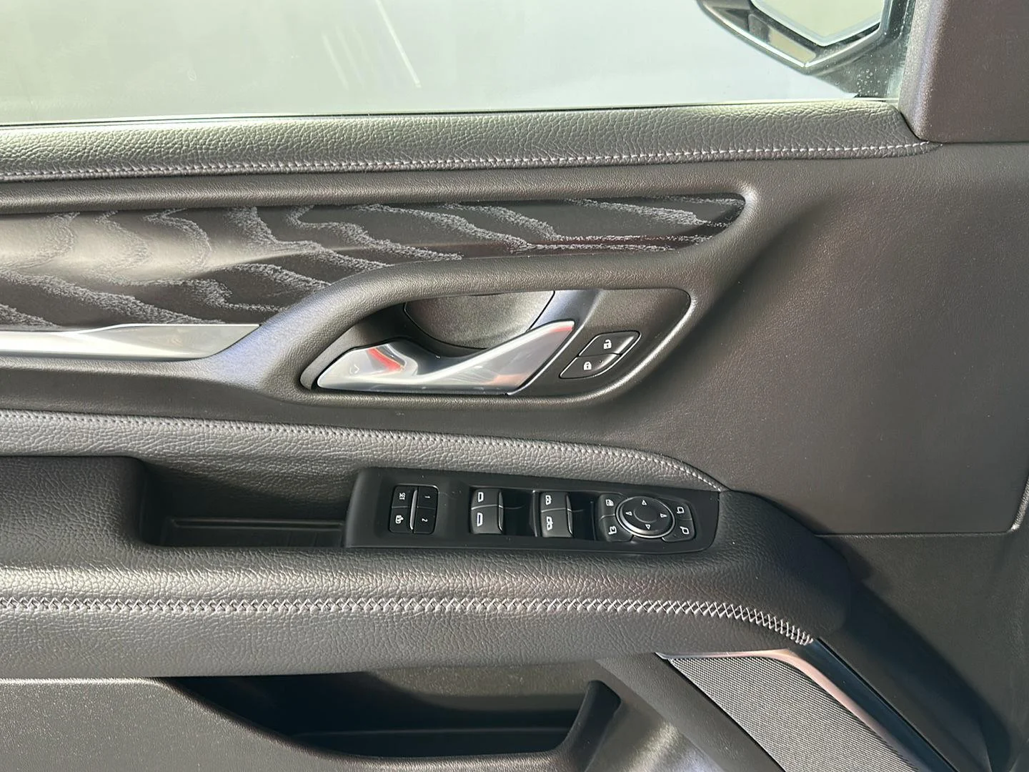 Used 2023 Sterling Metallic GMC Denali image 10