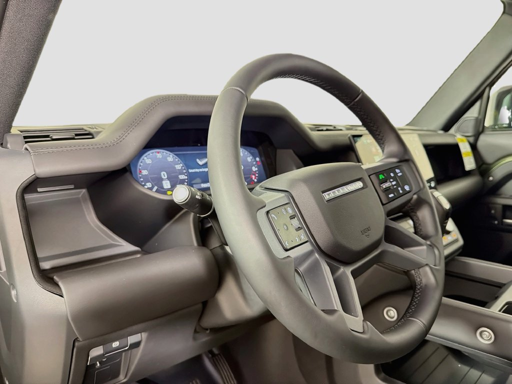 New 2026 Woolstone Green Land Rover X-Dynamic SE image 9