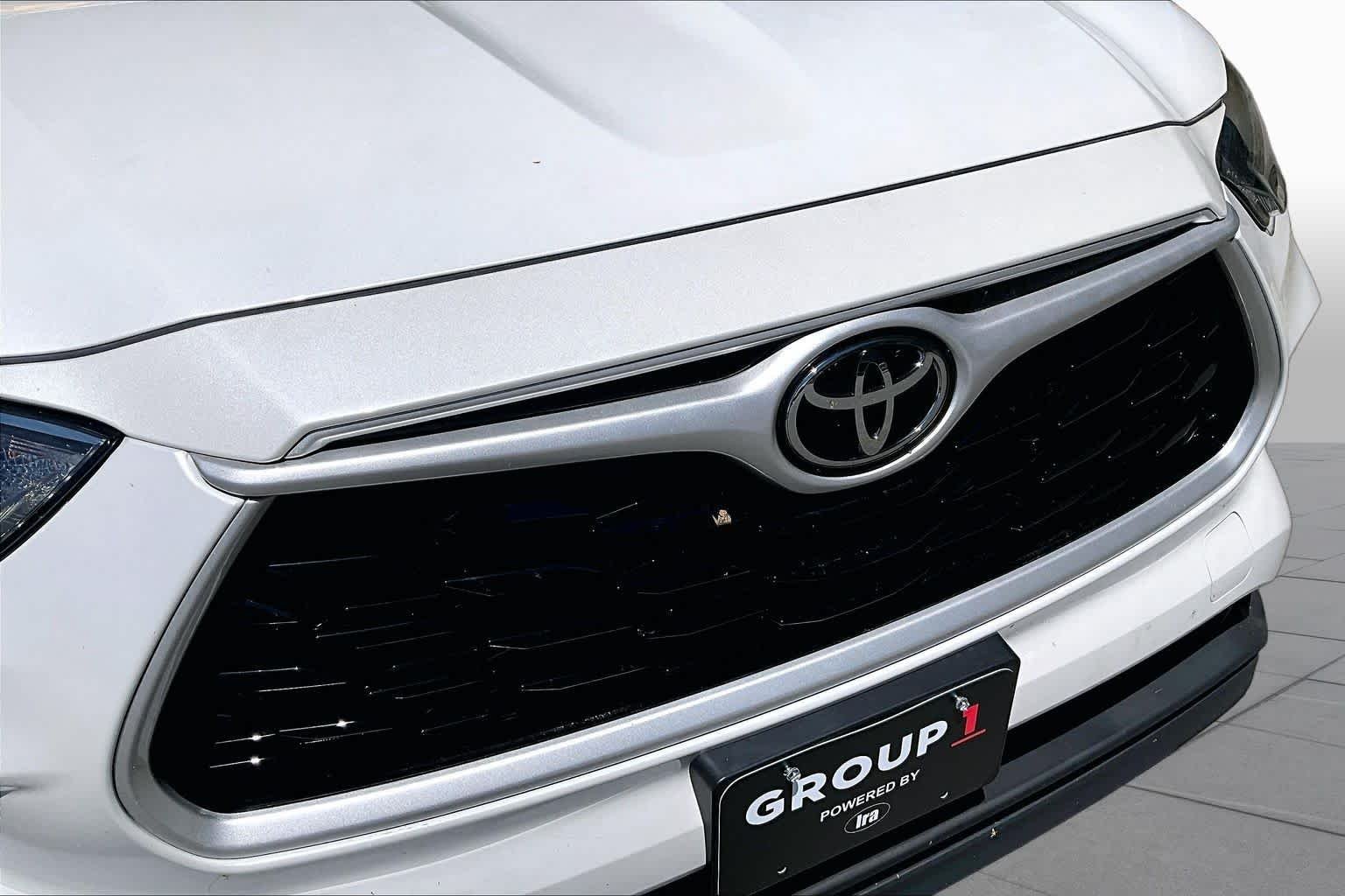 Used 2023 Wind Chill Pearl Toyota XLE image 29