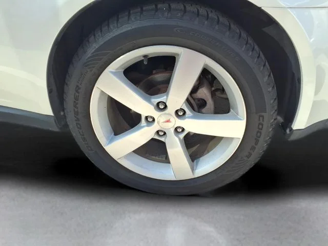 Used 2009 White Pontiac GT image 8