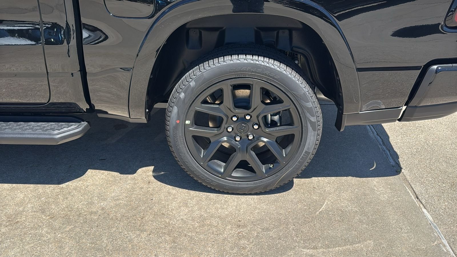 New 2026 Diamond Black Crystal Pearl-Coat Exterior Paint RAM Laramie image 9