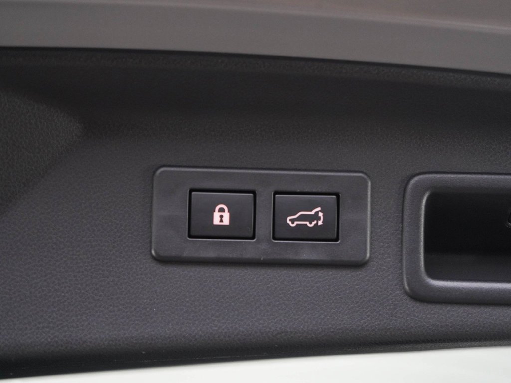 Used 2025 River Rock Pearl Subaru Sport image 17