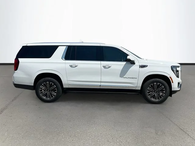 New 2026 Summit White GMC Elevation image 3