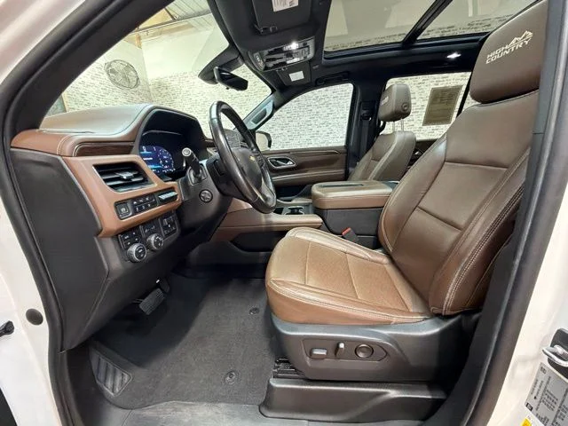 Used 2022 Iridescent Pearl Tricoat Chevrolet High Country image 22