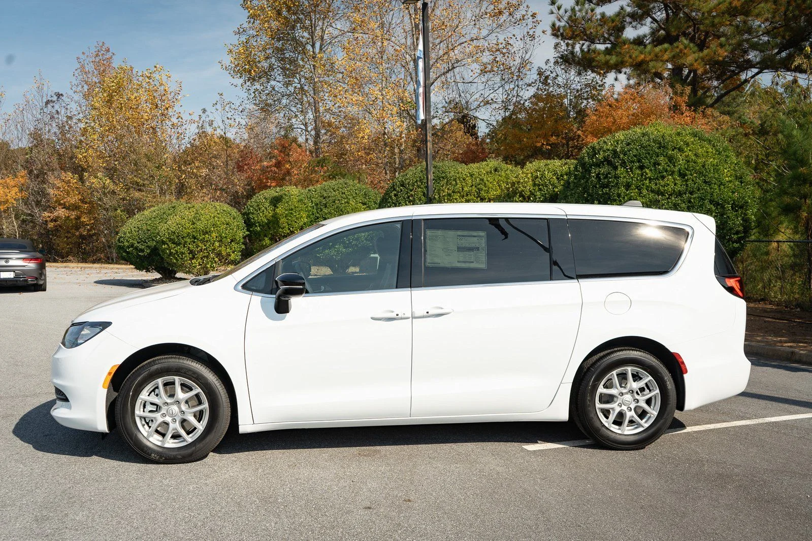 New 2026 Bright White Clear-Coat Exterior Paint Chrysler LX image 5